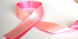 Nastro rosa simbolo della lotta al tumore al seno