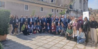 Foto di gruppo dei partecipanti alla "3ème Réunion des partenaires de mi-parcours" del Progetto Dirasa