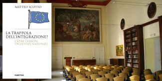 Copertina del libro "La trappola dell'integrazione?". Sullo sfondo l'Aula Magna del Collegio F.lli Cairoli di Pavia