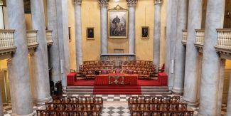 Aula Magna, interno, dall'alto (emiciclo e sedie)