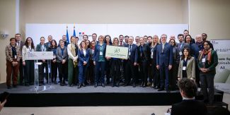 Foto di gruppo dei membri della Coalizione per l'Intelligenza Artificiale sostenibile