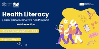 Copertina grafica webinar "Health Literacy" con titolo evento, data e disegno di giovani con icone riguardanti salute e sessualità (pillola, stetoscopio, cartella clinica, cuori, simbolo di genere)