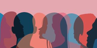 Sagome di tanti volti di diverso genere che si intrecciano