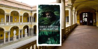 Copertina del libro "La lince sa aspettare". Sullo sfondo l'ingresso della Biblioteca Universitaria di Pavia