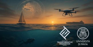 Oceano al tramonto con barca a vela, grossa nave mercantile e drone