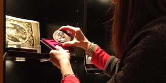 Allestimento della mostra "Alle origini dell'Università di Pavia"