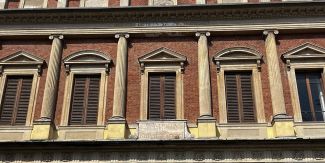 Dettaglio della facciata di Palazzo Botta