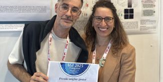 Dott. Federico Manai con la prof.ssa Rossella Tricarico il giorno del congresso con l'attestato per il miglior poster