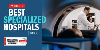 Cover "Worlds Best Specialized Hospitals 2026" con immagine di medici e paziente nel macchinario della risonanza magnetica