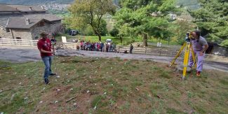 Naquane: alcuni studenti UniPv al lavoro presso la Roccia 1. 