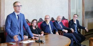 Il Rettore, Alessandro Reali, durante la conferenza stampa di presentazione della nuova governance.