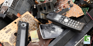 Rifiuti elettronici, in basso a destra logo SERR