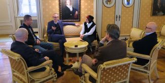 Una foto scattata durante l'incontro del Rettore con i primi studenti palestinesi accolti in UniPv