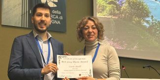 Il dott. Carlo Anelli riceve l'attestato del Premio di Laurea SIOF 2025
