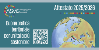 Copertina riconoscimento ASviS "Buona pratica territoriale per un'Italia più sostenibile", con QR Code è disegno del globo terrestre con Italia evidenziata nei colori degli Obiettivi dell'Agenda 2030