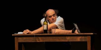 Un momento dello spettacolo "La lettera" con Paolo Nani.