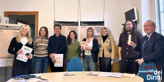 Foto dalla conferenza stampa di presentazione del Festival dei Diritti 2026:  (da sx) Daniela Boggiani, OSA; Giuseppe Esposito, CSV Pavia SUD ETS; Elisa Sarchi, Fiorenza Bertelli - CSV Pavia; Paola Patrucchi, Provincia di Pavia; Alessandro Caliandro, Comune di Pavia; Gianandrea Nicolai, Chiesa evangelica Valdese della Provincia di Pavia.