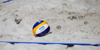 Palla su campo da beach volley