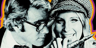 Primo piano dei due protagonisti del film "Ma papà ti manda sola?"