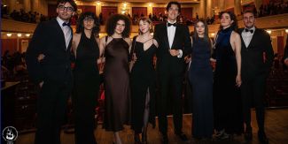 Cerimonia di apertura della Willem C. Vis International Commercial Arbitration Moot alla Wiener Konzerthaus. Da sinistra: Emanuele Ferrari, Letizia De Carlo, Lavinia Reho, Barbara Cazzani, l'Avv. Mario de Nitto Personé, Alessia Daluiso, Eleonora Sirani, Nicholas Eugenio Ciardullo.