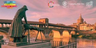 Veduta di Pavia con la Statua della Lavandaia, il Ponte Coperto e il Duomo. In alto a sinistra il logo del Festival ASviS.