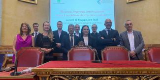 I relatori e le relatrici intervenuti all'incontro del Cluster Tecnologico Lombardo del Made in Italy – Sistema Cosmetico. Al centro la prof.ssa Federica Villa, Prorettrice alla Valorizzazione delle Conoscenze UniPv.