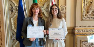 Letizia Canziani ed Eleonora Verni con gli attestati del Premio