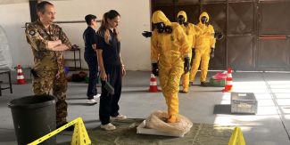 Gli studenti del Master in Medicina Tattica durante le esercitazioni relative alle minacce CBNR