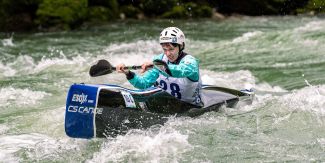 Maya Bagnato sulla canoa durante una gara