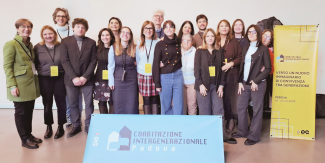 Foto di gruppo dei partecipanti al Meeting Nazionale delle Esperienze di Coabitazione Intergenerazionale.