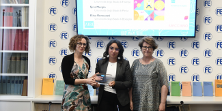 La premiazione - Da destra: Sara Morisani (direttrice AIRI), Sjria Murgia, Maria Adelaide Bottaro (Farmindustria)