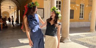 Rebecca e Francesca il giorno della laurea.