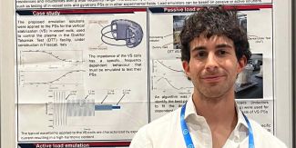 Alberto Darjazi Dolaby davanti al poster da lui presentato al Symposium on Fusion Technology 2026