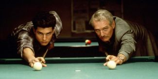 Fotogramma dal film "Il colore dei soldi" con Paul Newman e Tom Cruise che giocano a biliardo
