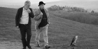 David Riondino e il filologo Maurizio Fiorilla durante le riprese del documentario "Decameron. Canzoni e storie – La ballata del professore"