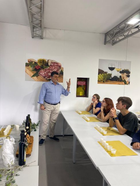 Masterclass sull'olio d'oliva all'Autunno Pavese: relatore e pubblico
