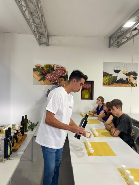 Masterclass sull'olio d'oliva all'Autunno Pavese: assaggio