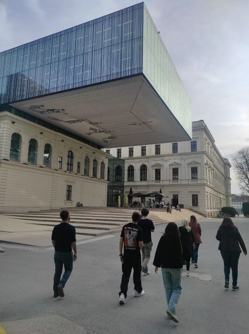 Delegati UniPv e delegati dell'Università di Graz durante la visita guidata dell'università
