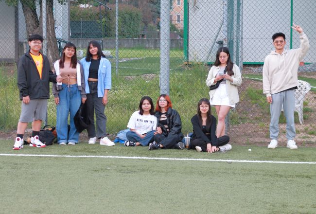 Pubblico a bordo campo all'International soccer match