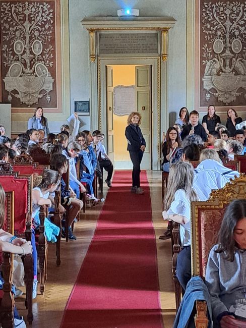 Gli alunni delle classi 5^ dell’Istituto Comprensivo di Via Scopoli assistono all'evento dedicato a Giovanni Falcone in Aula Foscolo