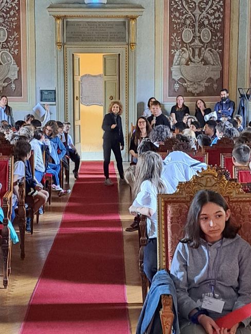 Gli alunni delle classi 5^ dell’Istituto Comprensivo di Via Scopoli assistono all'evento dedicato a Giovanni Falcone in Aula Foscolo