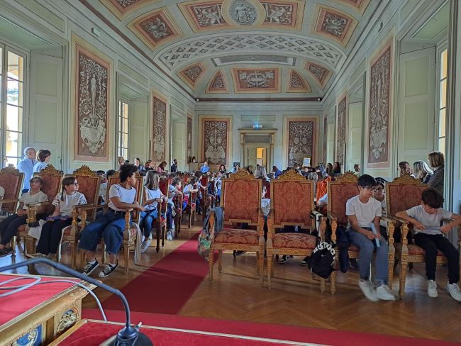 Gli alunni delle classi 5^ dell’Istituto Comprensivo di Via Scopoli assistono all'evento dedicato a Giovanni Falcone in Aula Foscolo