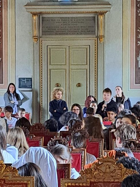 Gli alunni delle classi 5^ dell’Istituto Comprensivo di Via Scopoli assistono all'evento dedicato a Giovanni Falcone in Aula Foscolo