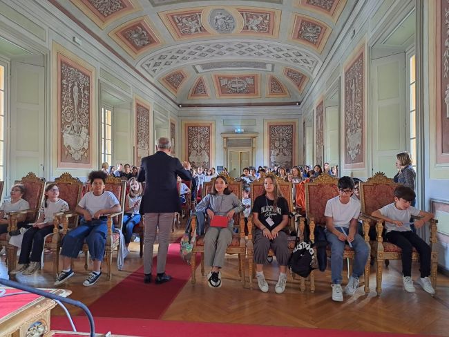 Gli alunni delle classi 5^ dell’Istituto Comprensivo di Via Scopoli assistono all'evento dedicato a Giovanni Falcone in Aula Foscolo