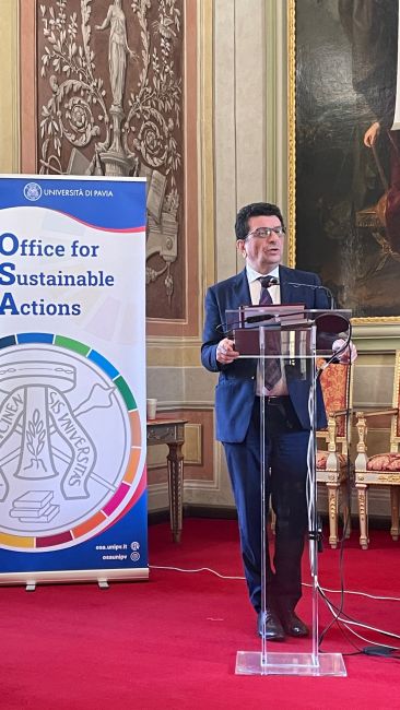 Il Magnifico Rettore, Francesco Svelto, durante la presentazione del Report di Sostenibilità UniPv 2023.