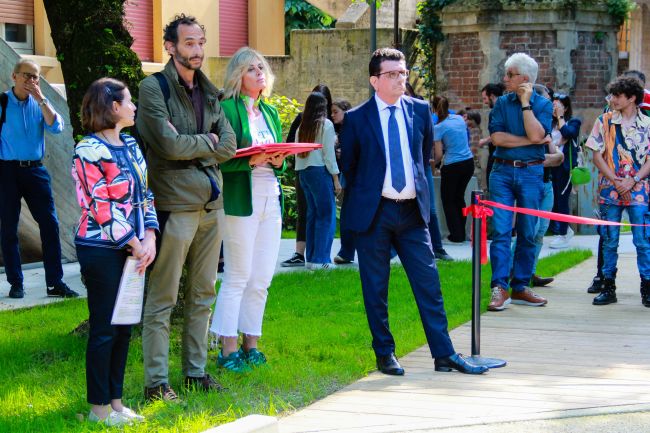 Il Rettore Francesco Svelto con Andrea Zatti, Gabriella Cusella e Daniela Boggiani (OSA) al taglio del nastro