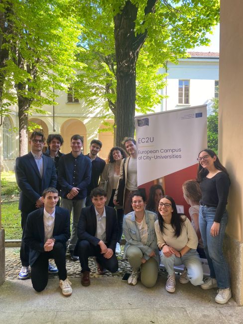 Foto della delegazione studentesca francese dall’Università di Poitiers in visita a UniPv