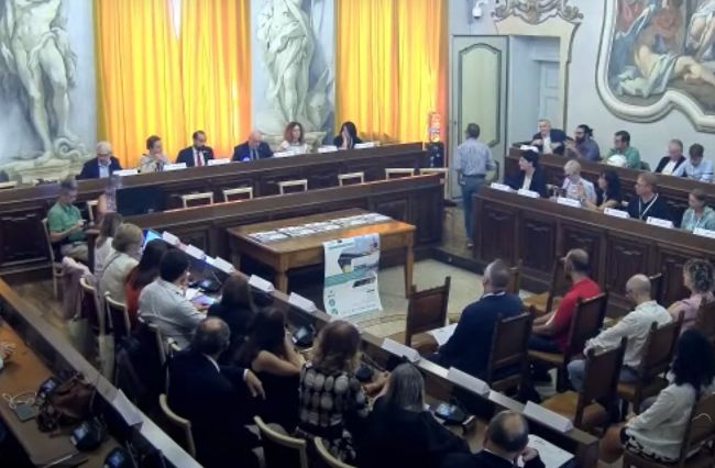 I partecipanti nella Sala Consiliare del Comune di Pavia durante il primo incontro del progetto CHARME