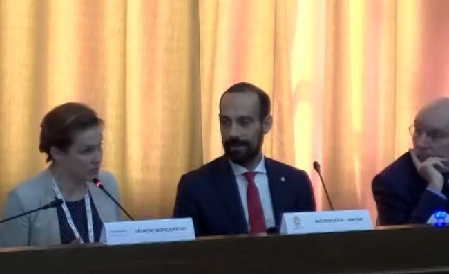 Il Sindaco di Poitiers e il Sindaco di Pavia durante il primo incontro del progetto CHARME