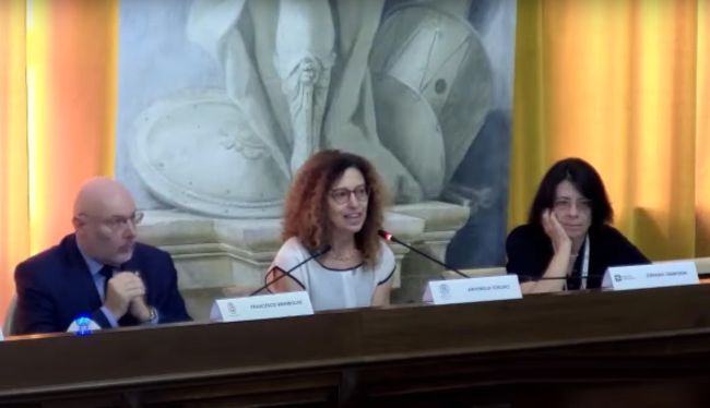 La prof.ssa Antonella Forlino durante il primo incontro del progetto CHARME